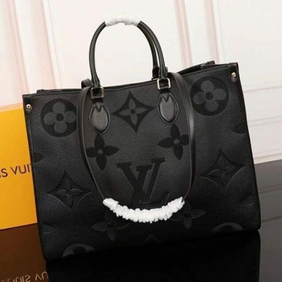 WhatsApp-Image-2021-06-09-at-17.15.50-e1623318271963-7718f1d8 Louis Vuitton Black Embossed On The Go Tote Bag