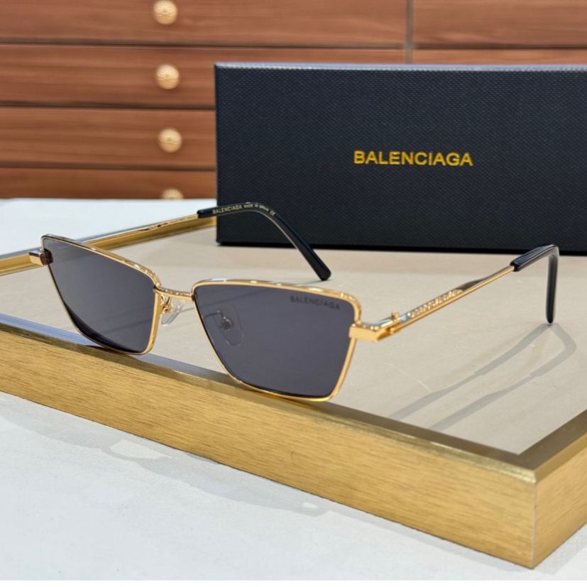 WhatsApp Image 2024-11-19 at 6.05.20 PM Balenciaga Black Unisex Premium Sunglass