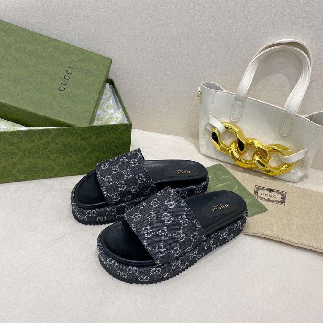 Gucci GG Canvas Black Slide Sandle