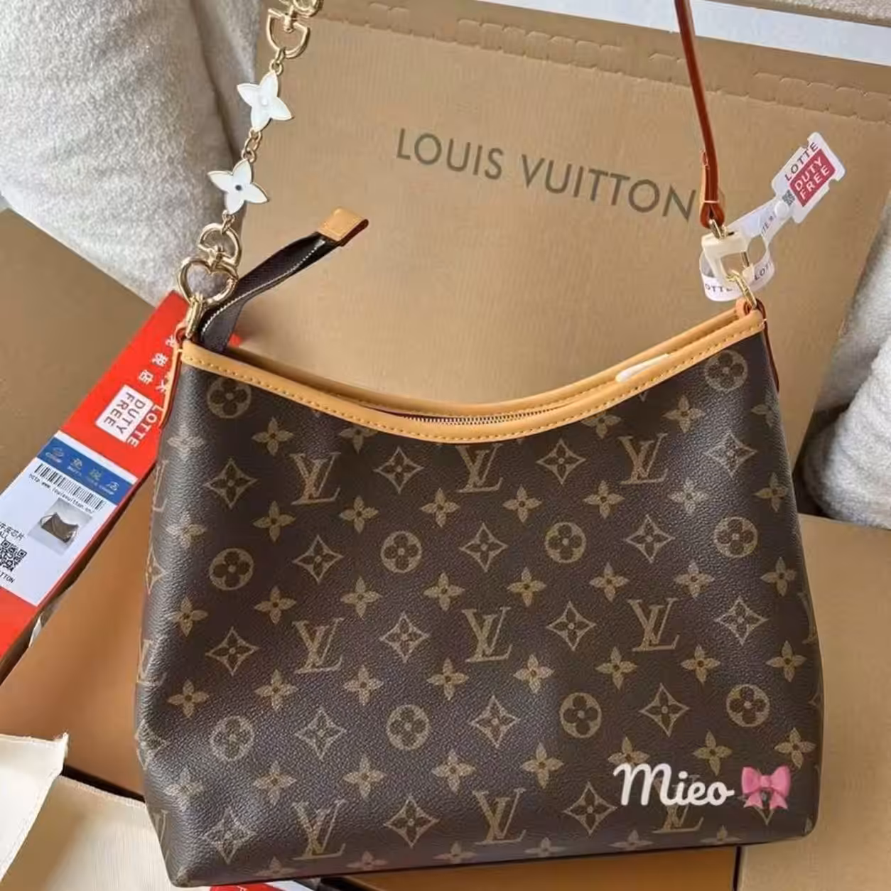 Louis Vuitton Carry All Premium Quality Hobo Bag (With Double Box)